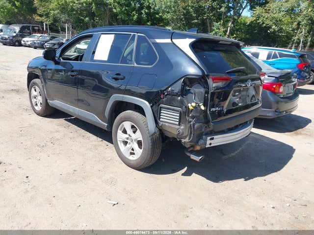 2019 TOYOTA RAV4 XLE 3