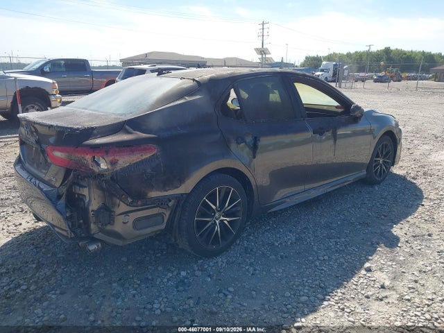 2022 TOYOTA CAMRY SE 4