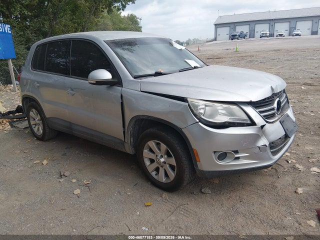 2010 VOLKSWAGEN TIGUAN S
