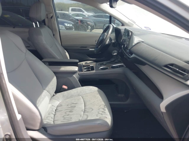 2023 TOYOTA SIENNA XLE 5