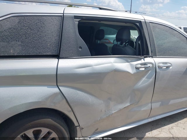 2023 TOYOTA SIENNA XLE 6
