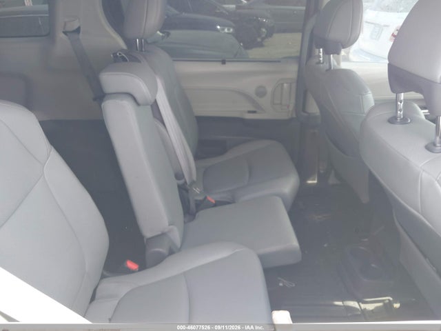 2023 TOYOTA SIENNA XLE 8