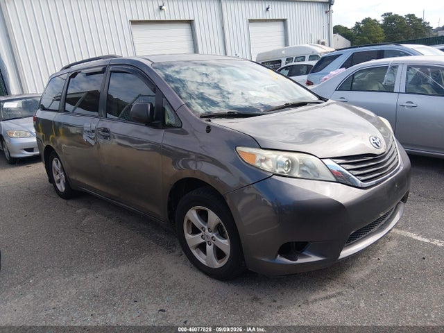 2011 TOYOTA SIENNA LE V6