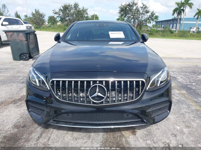 صورة 12 لـ 2017 Mercedes-BENZ E 300