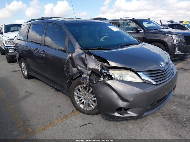 2011 TOYOTA SIENNA XLE V6
