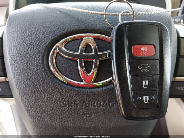 2022 TOYOTA HIGHLANDER HYBRID XLE 11