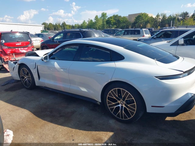 2022 PORSCHE TAYCAN 13