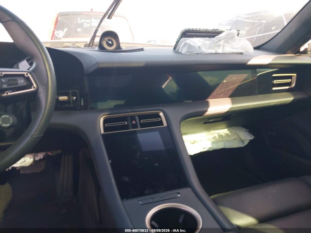 2022 PORSCHE TAYCAN 17