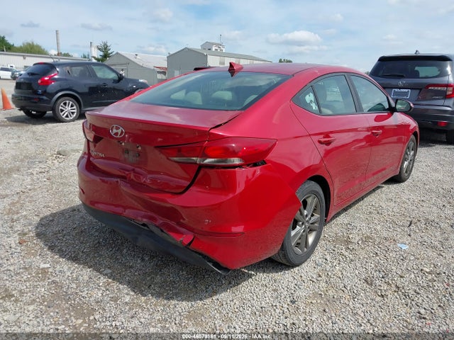 2017 HYUNDAI ELANTRA SE 4