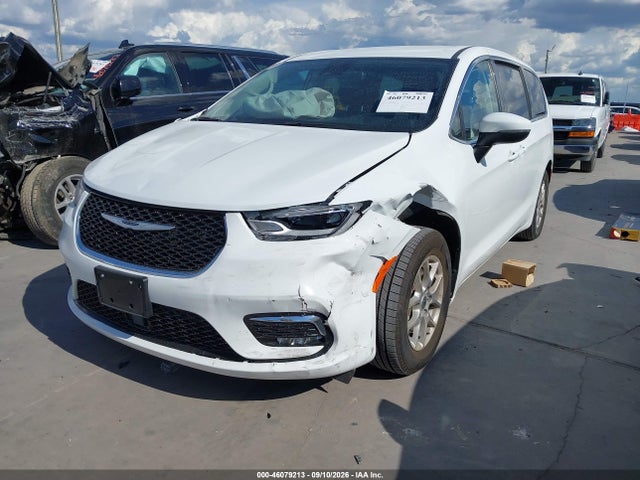 2023 CHRYSLER PACIFICA TOURING L 2