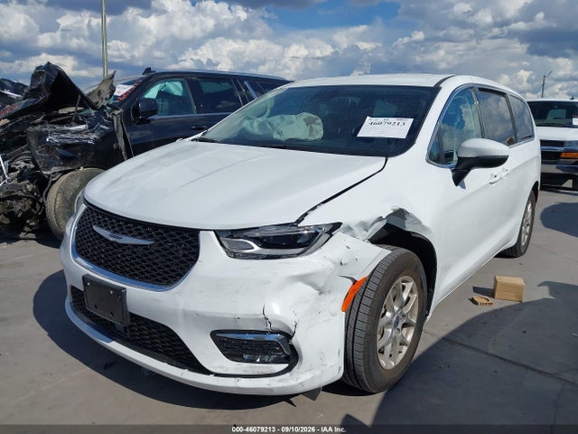 2023 CHRYSLER PACIFICA TOURING L 6