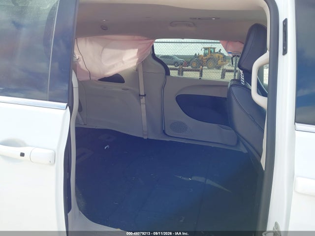 2023 CHRYSLER PACIFICA TOURING L 8