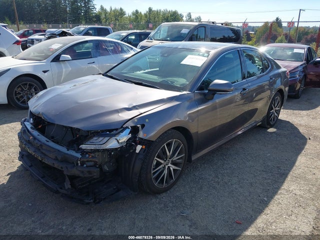 2022 TOYOTA CAMRY XLE 2