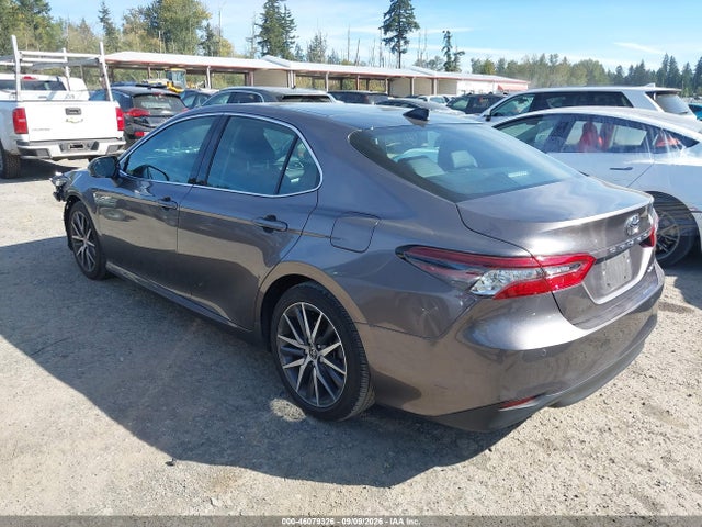 2022 TOYOTA CAMRY XLE 3