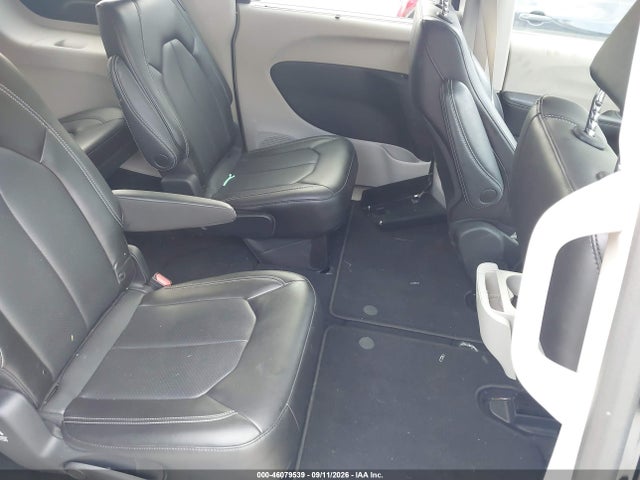 2023 CHRYSLER PACIFICA TOURING L 8