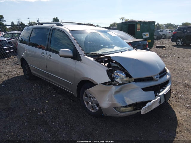 2004 TOYOTA SIENNA XLE