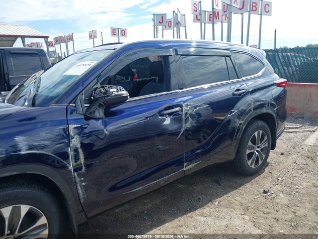 2022 TOYOTA HIGHLANDER XLE 12