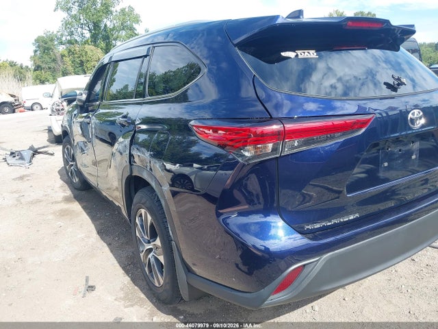 2022 TOYOTA HIGHLANDER XLE 13