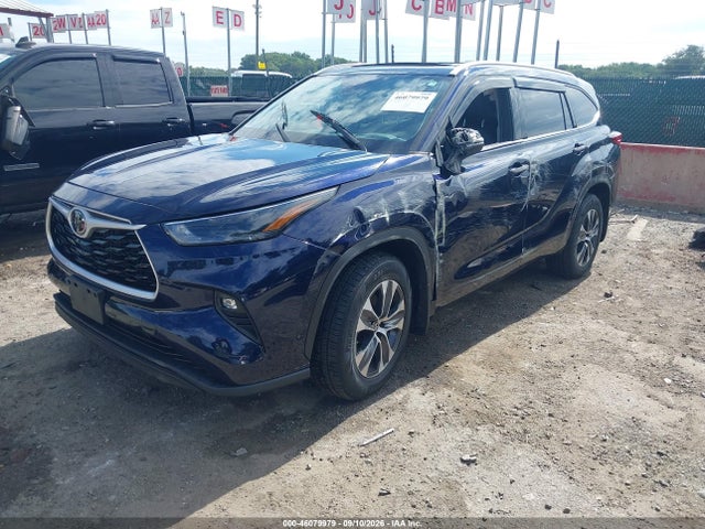 2022 TOYOTA HIGHLANDER XLE 2