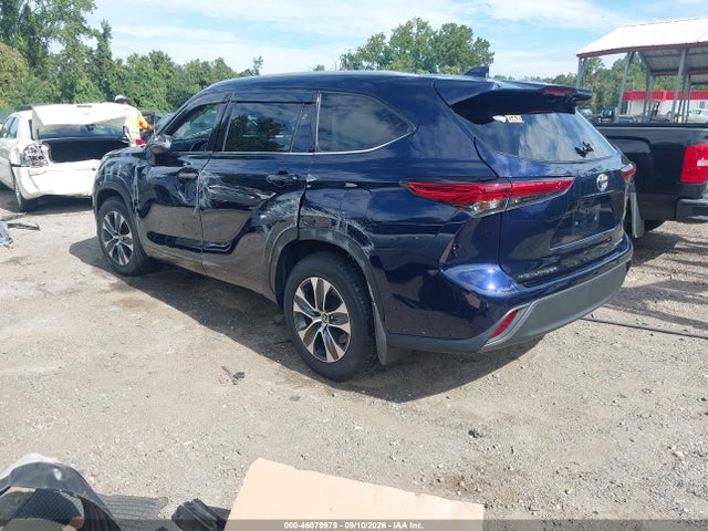 2022 TOYOTA HIGHLANDER XLE 3