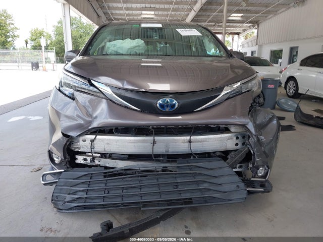 2021 TOYOTA SIENNA XLE 12