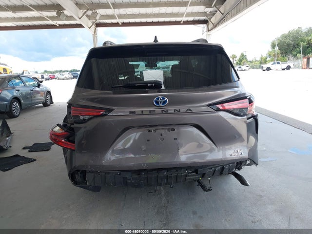 2021 TOYOTA SIENNA XLE 16