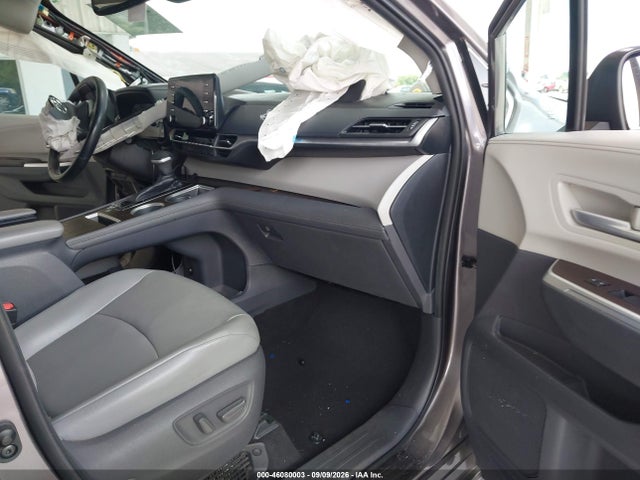 2021 TOYOTA SIENNA XLE 5