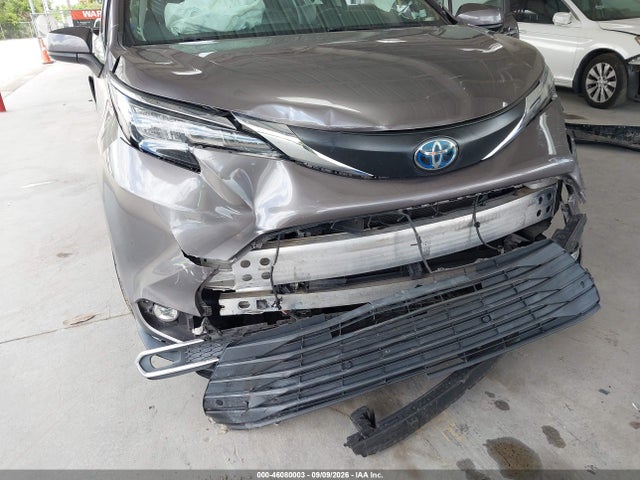 2021 TOYOTA SIENNA XLE 6