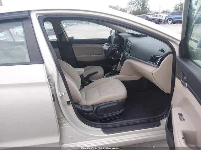 2018 HYUNDAI ELANTRA SE 5