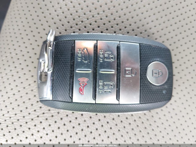 2018 KIA SEDONA LX 11