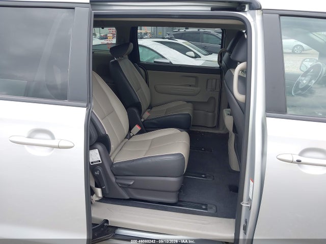 2018 KIA SEDONA LX 8
