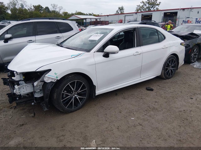 2022 TOYOTA CAMRY SE HYBRID 2