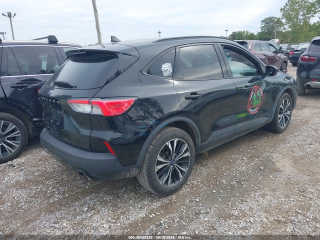 2021 FORD ESCAPE SE 4