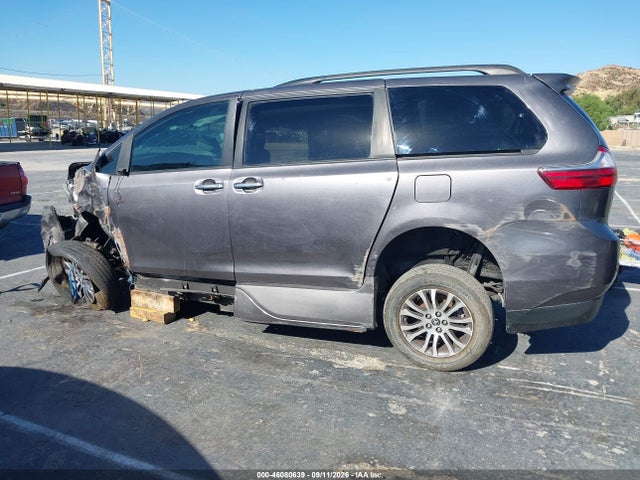 2020 TOYOTA SIENNA XLE 14