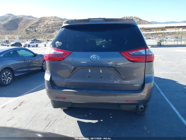 2020 TOYOTA SIENNA XLE 16