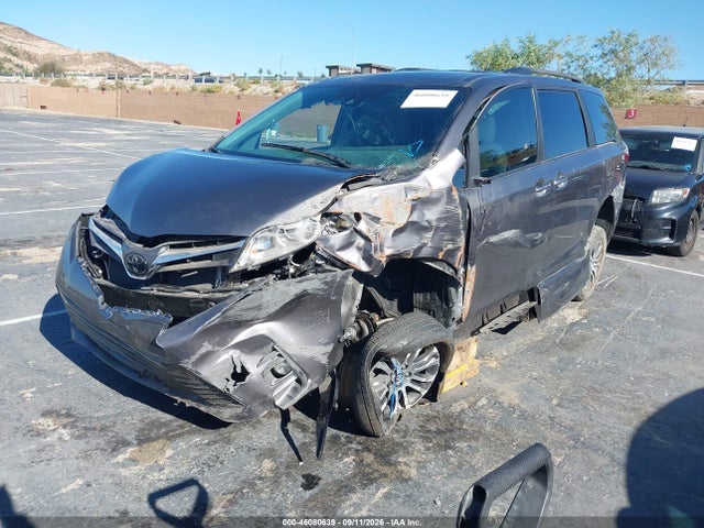 2020 TOYOTA SIENNA XLE 2