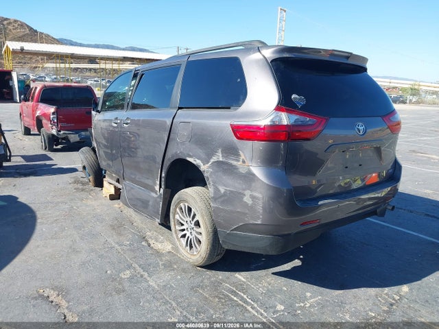 2020 TOYOTA SIENNA XLE 3
