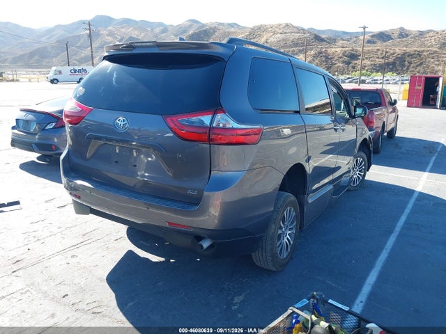 2020 TOYOTA SIENNA XLE 4