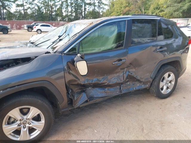 2019 TOYOTA RAV4 XLE 12