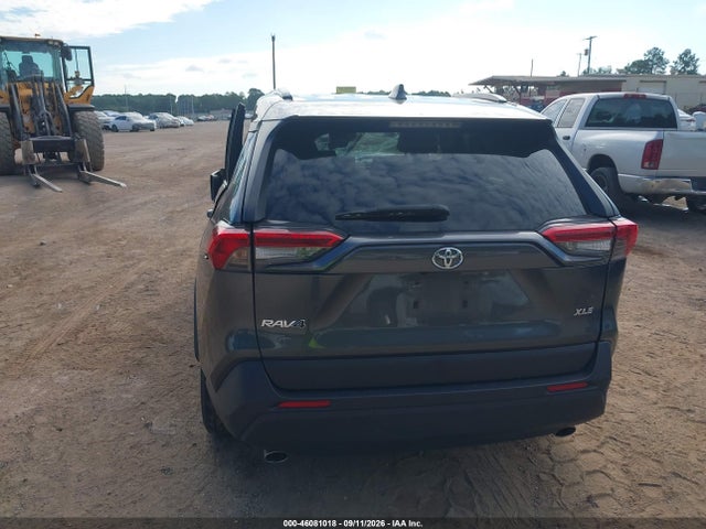2019 TOYOTA RAV4 XLE 13