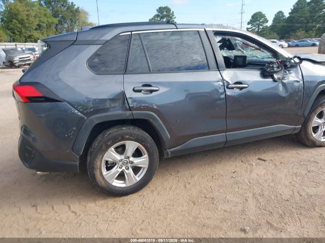 2019 TOYOTA RAV4 XLE 14
