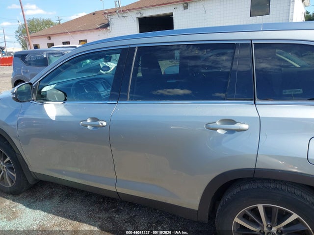 2019 TOYOTA HIGHLANDER XLE 14