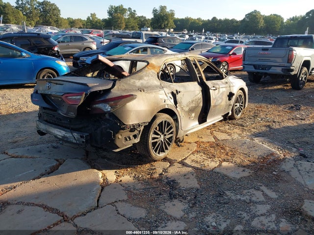 2017 TOYOTA CAMRY SE 4
