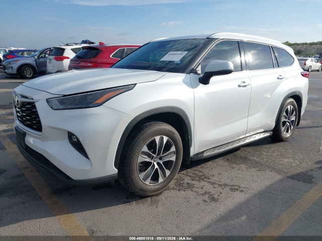 2022 TOYOTA HIGHLANDER XLE 2