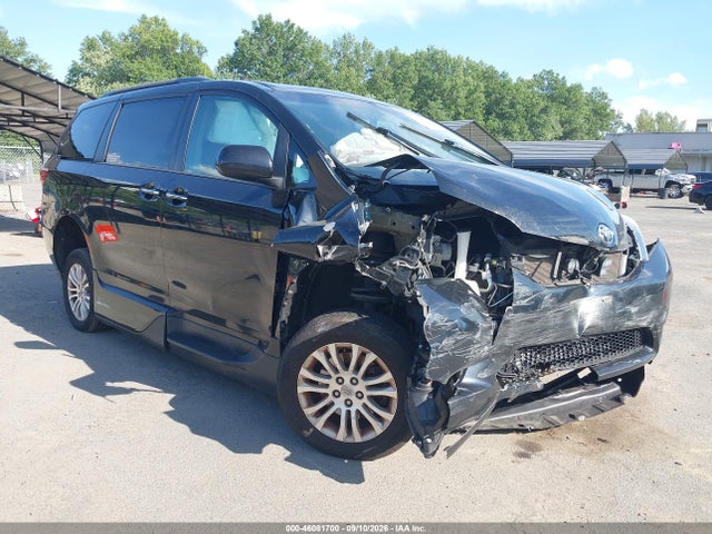2015 TOYOTA SIENNA XLE 8 PASSENGER