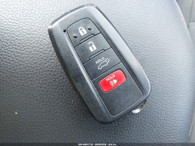 2022 TOYOTA RAV4 HYBRID XLE 11