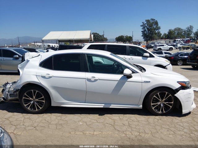 2020 TOYOTA CAMRY SE HYBRID 13