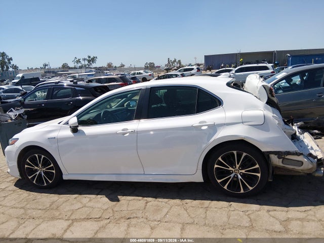2020 TOYOTA CAMRY SE HYBRID 14