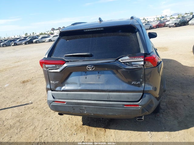 2021 TOYOTA RAV4 XLE 16
