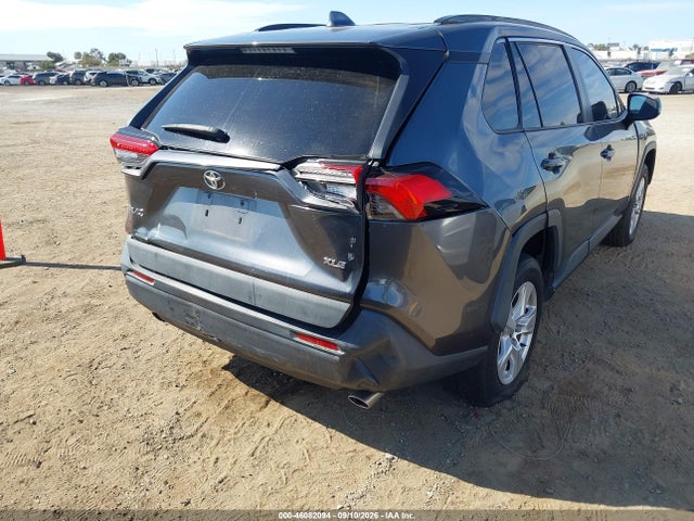 2021 TOYOTA RAV4 XLE 18